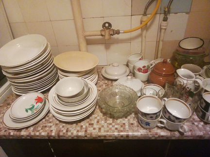 Посуда-тарелки,кружки, салатницы,масленицы,чайники