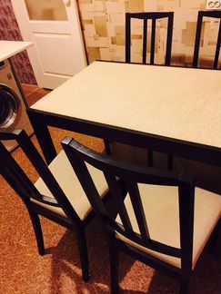 Кухонный комплект: стол и стулья