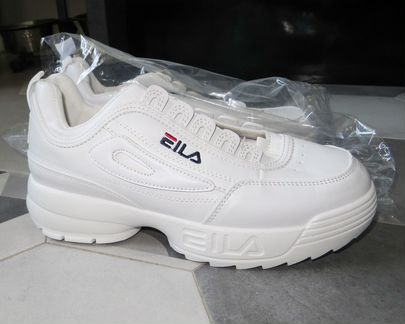 Новые белые кроссовки