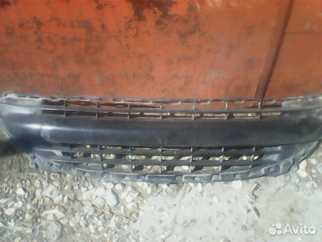 Решетка радиатора в бампер Пежо 207