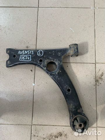 Передний левый рычаг Toyota Avensis t250 0674