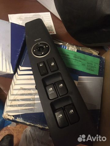 Блок кнопок стеклоподъемников 935702B000