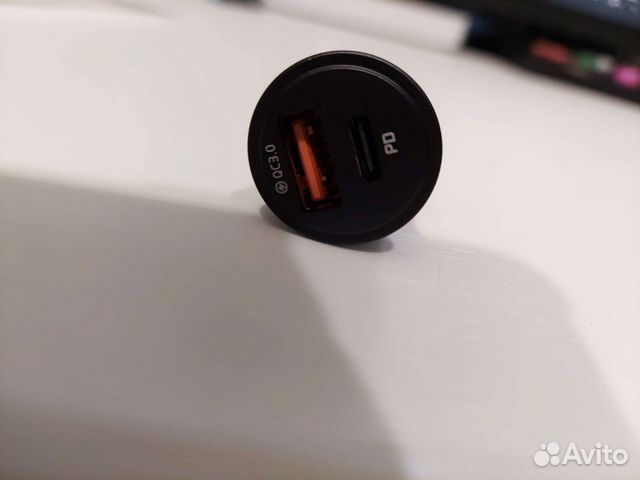 Автомобильное зарядное устройство USB Type-C