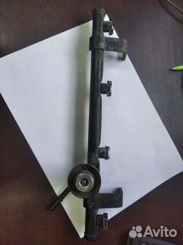 Топливная рампа форсунок Волга 31105 Крайслер 2.4