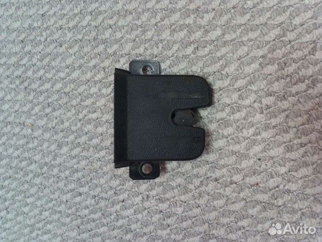 Замок крышки багажника VW Touareg