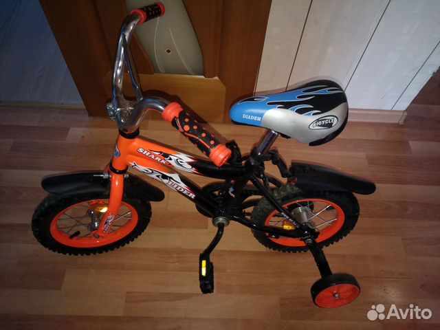 Детский велосипед с доп. колёсиками