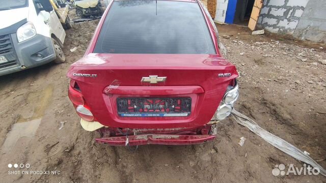 Chevrolet Aveo T300 седан крышка багажника