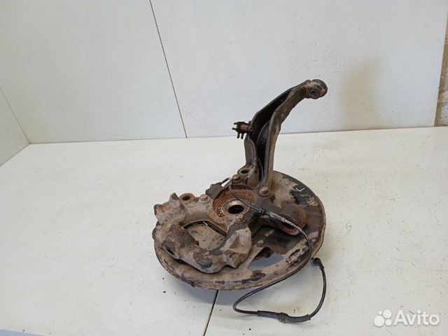 Кулак поворотный передний левый Land Rover