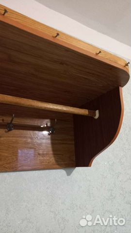 Полка-вешалка настенная