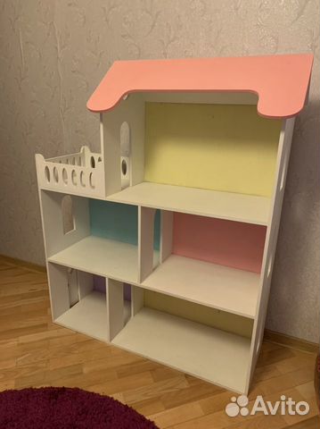 Деревянный домик-стеллаж