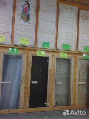 Двери в баню стеклянные и деревянные