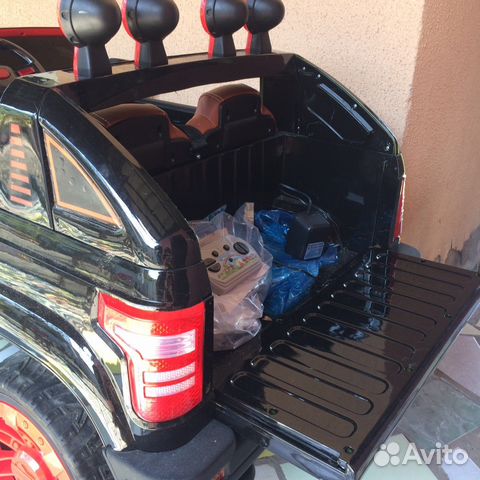 Электро мобиль детский на аккамуляторе двух местны Электро мобиль детский на аккамуляторе двух местны