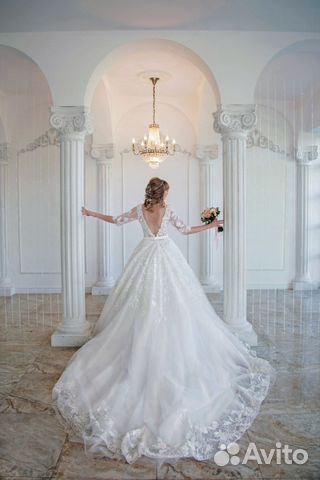 Свадебное платье с королевским шлейфом