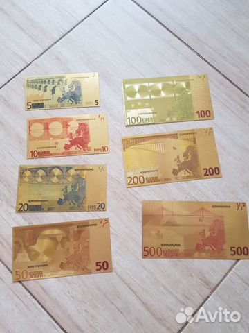 Золотые банкноты евро