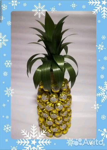 Ананас из конфет и шампанского