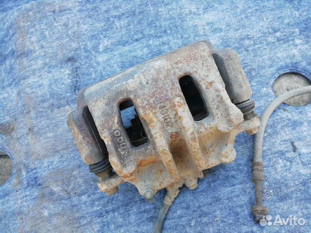 Суппорт тормозной передний правый хендай сантафе 2