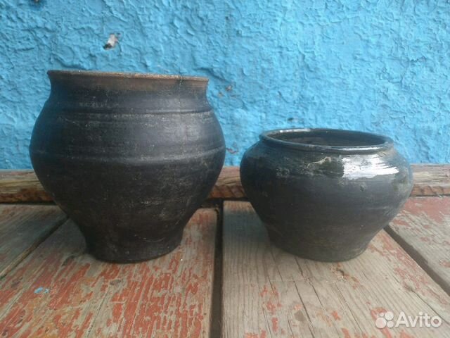 Глиняные крынки, горшки
