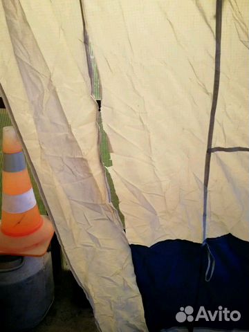 Палатка прицеп у дачи на колесах