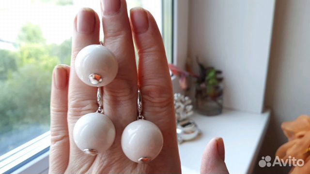 Серьги и кулон из серебра с белым агатом 2920