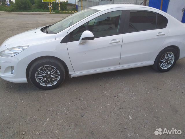 Peugeot 408 1.6 МТ, 2013, битый, 247 000 км