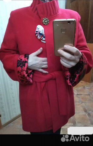 Кашемировое пальто с поясом, красное
