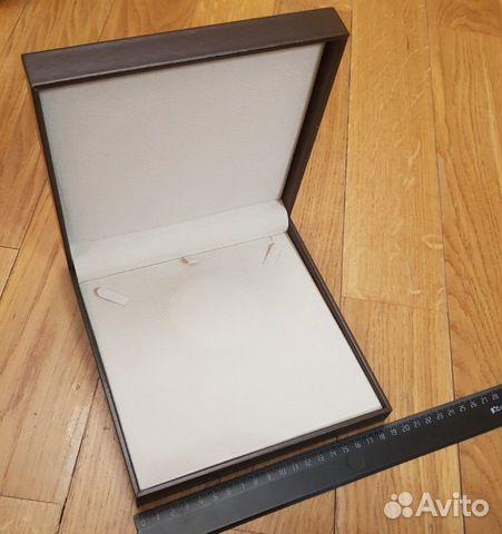 Коробка для колье из коричневой экокожи Коробка для колье из коричневой экокожи