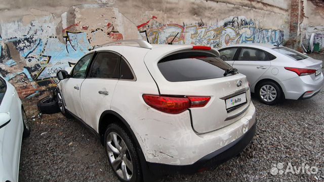 Infiniti FX37 3.7 AT, 2010, битый, 200 000 км Infiniti FX37 3.7 AT, 2010, битый, 200 000 км