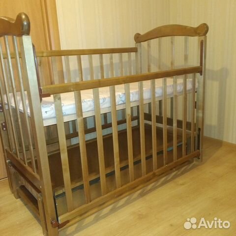 Детская кроватка с маятником Детская кроватка с маятником