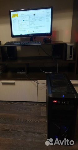 Компьютер системный блок,монитор,клавиатура и мышь