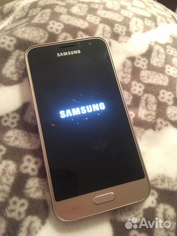 Телефон SAMSUNG Galaxy J1 Телефон SAMSUNG Galaxy J1