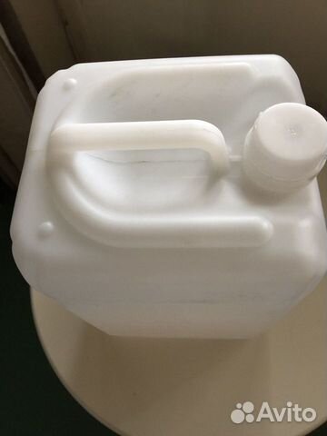 Канистры 10 литровые, пластиковые б/у