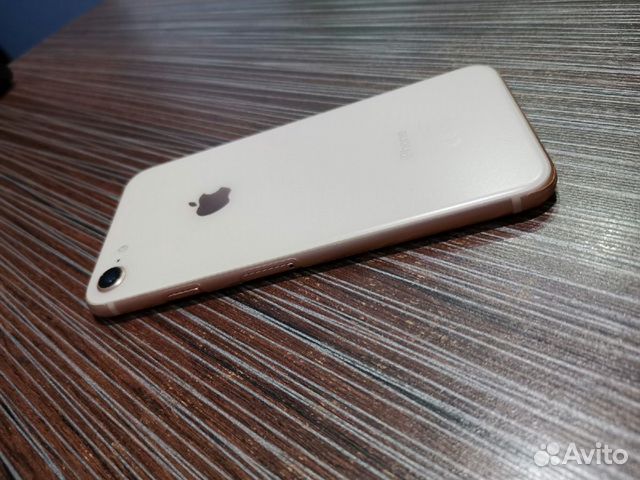 Телефон iPhone 8