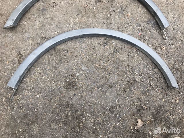 Subaru Tribeca накладка крыла задняя