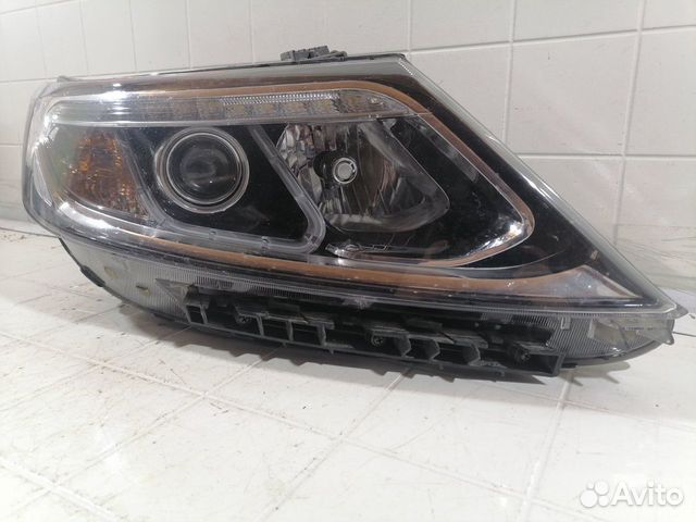 Фара Ксенон передняя правая Kia Sorento 2