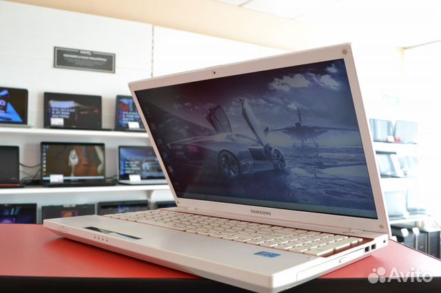 Ноутбук SAMSUNG Core i3 GeForce 520MX 1Gb