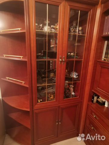 Витрина и угловой стеллаж Данона Литц