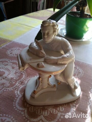 Статуэтка Пушкин (фарфор)