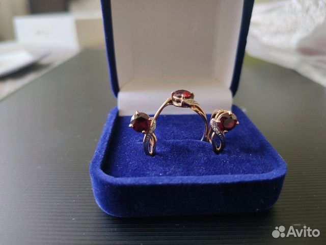 Золотые серьги с кольцом