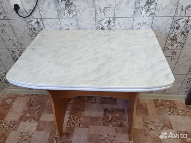 Стол кухонный раскладной + 2 табурета Стол кухонный раскладной + 2 табурета
