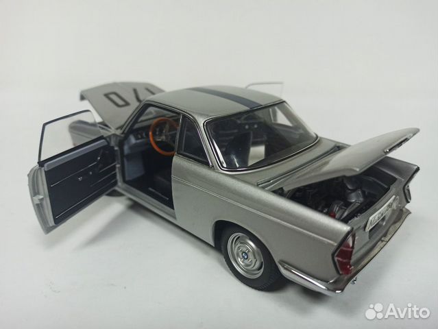 Bmw 700 Autoart 1:18