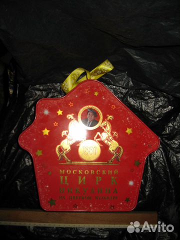 Жестяная коробка для новогоднего подарка Жестяная коробка для новогоднего подарка
