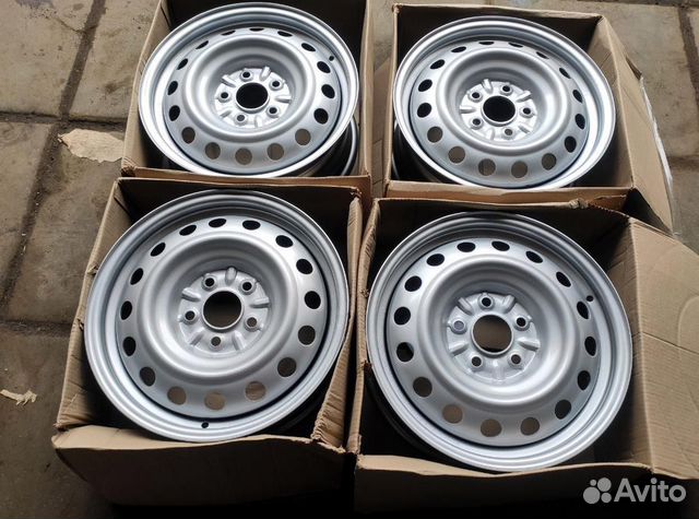 Диски новые штампованные R16 C на Renault Nissan Диски новые штампованные R16 C на Renault Nissan