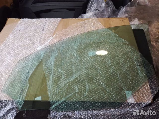 Стекло переднее левое Мерседес 212 Стекло переднее левое Мерседес 212