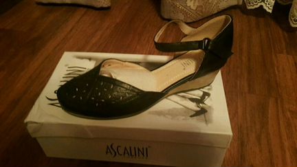 Босоножки большемерки