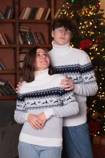 Свитер с оленями