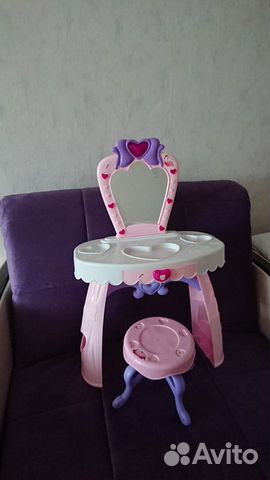 Столик туалетный со стульчиком