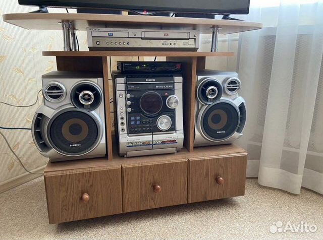 Полка под TV, аудио и видо центр