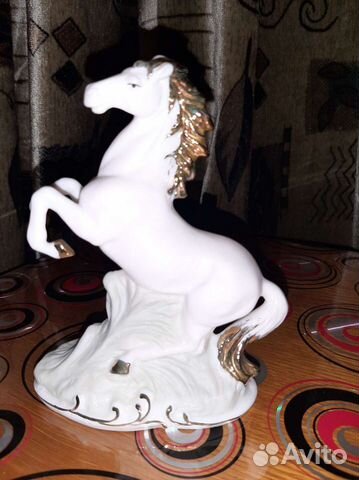 Фарфоровая статуэтка лошадь, уместен торг