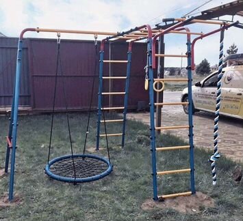 Дачный уличный комплекс с гнездом