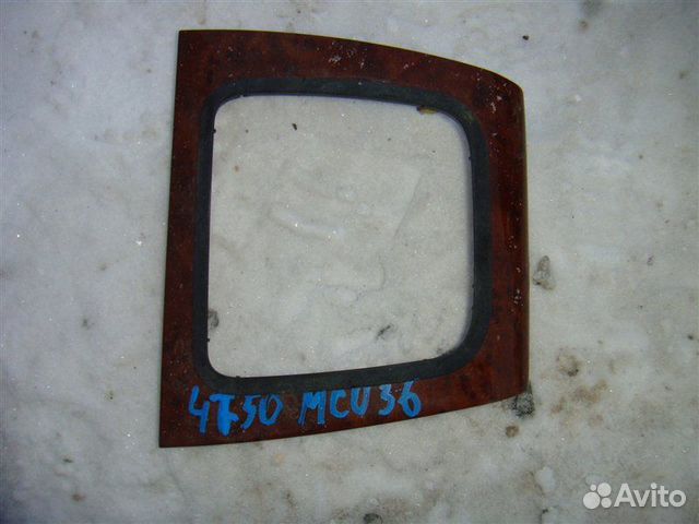 Рамка селектора Toyota Harrier MCU35 2004